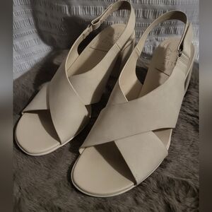 NWOT Naturalizer Elegant Cream Slingback Sandals  Size 11